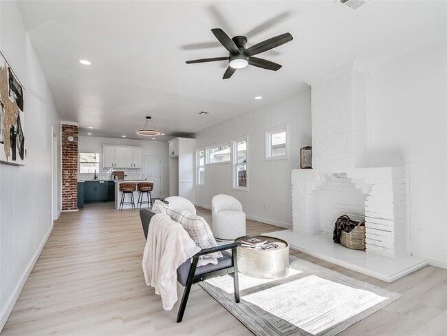 Building Photo - 1215 NW 8th St