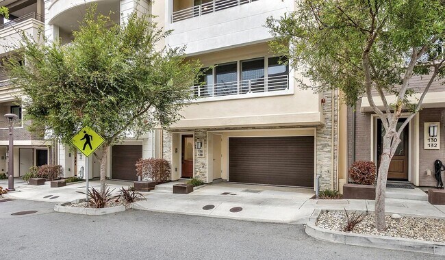 Exterior, shared entrance condo - 138 Summit Way