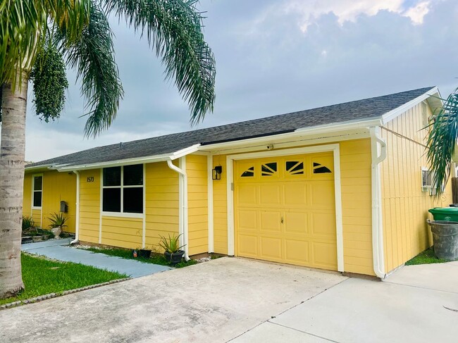 Primary Photo - 1573 SW Lexington Dr