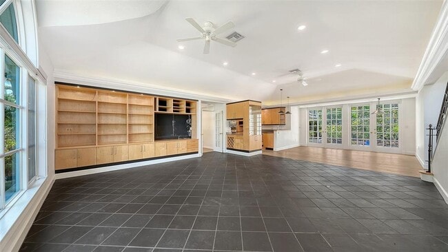 Building Photo - 1770 S Oval Dr