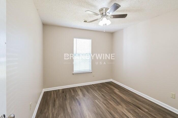 Building Photo - 7569 Bridelwreath Dr