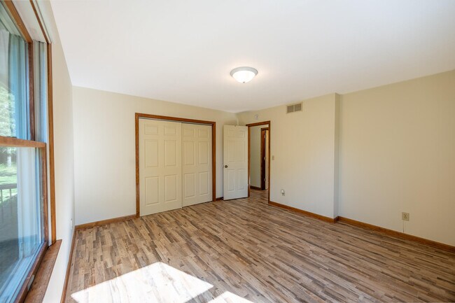 Building Photo - 214 Green Ave