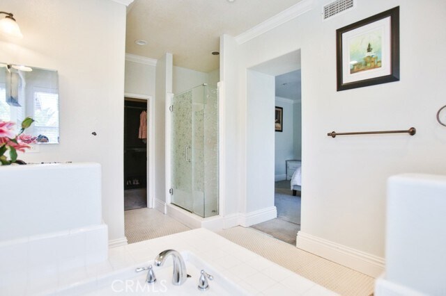 Building Photo - 5326 Charlotta Dr