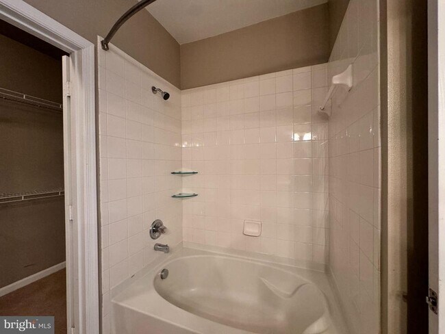 Building Photo - 12925 Centre Park Cir