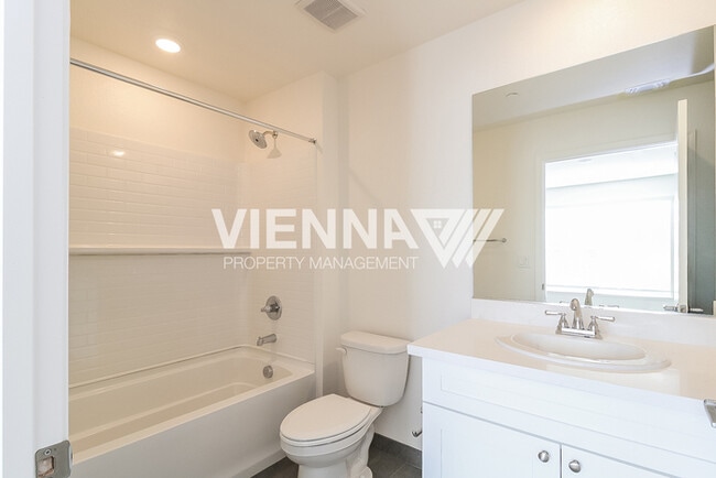 Building Photo - 8006 Quiet Knolls Dr