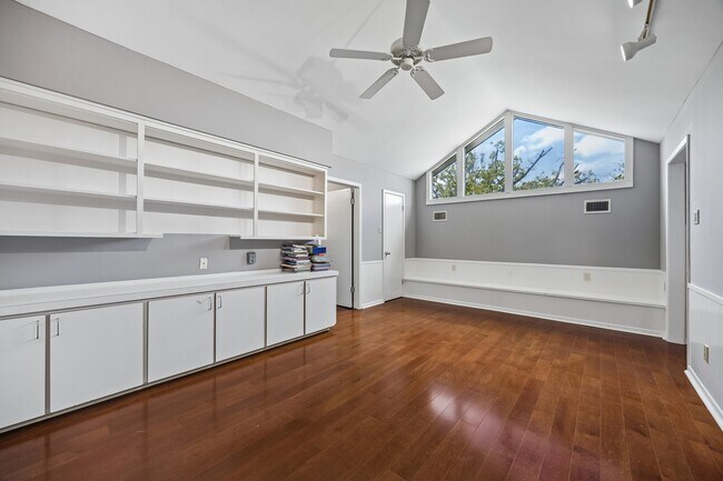 Building Photo - 5219 Loch Lomond Dr