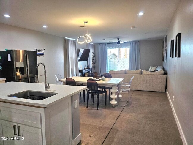 Building Photo - 1402 S 10th Ave