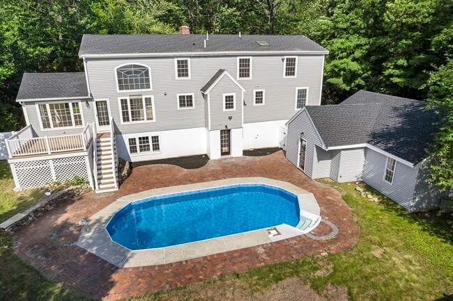 Building Photo - 576 Grove St