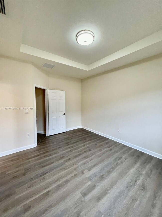 Building Photo - 146 SE 34th Terrace