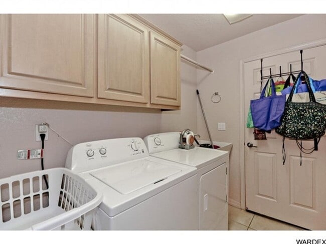 Building Photo - *REDUCED PRICE* Long Term - Unfurnished- B...