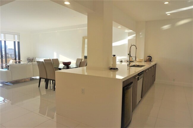 Building Photo - 251 Crandon Blvd