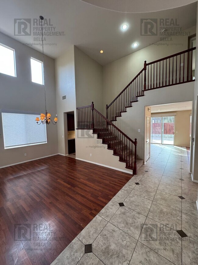 Building Photo - Spacious & Stylish 5-Bed, 3-Bath Home in Prime Murrieta Location