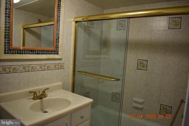 Building Photo - 6308 Joslyn Pl
