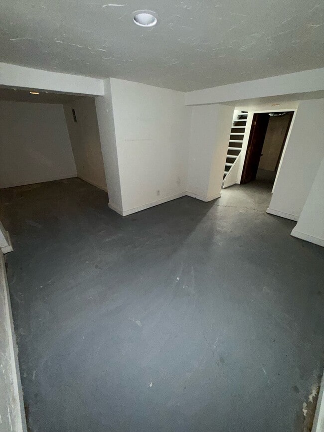 Building Photo - 1181 Hilltop Dr