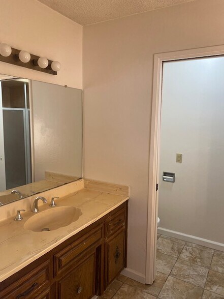 Building Photo - 6405 Landfair Dr