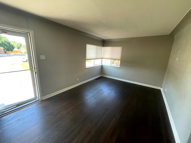 Building Photo - Fully Updated 4 Bedroom Home With Finished...