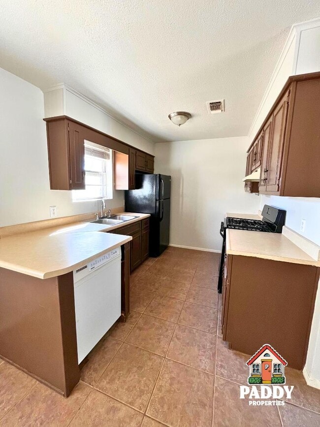 Building Photo - 102 Farm to Market 1001