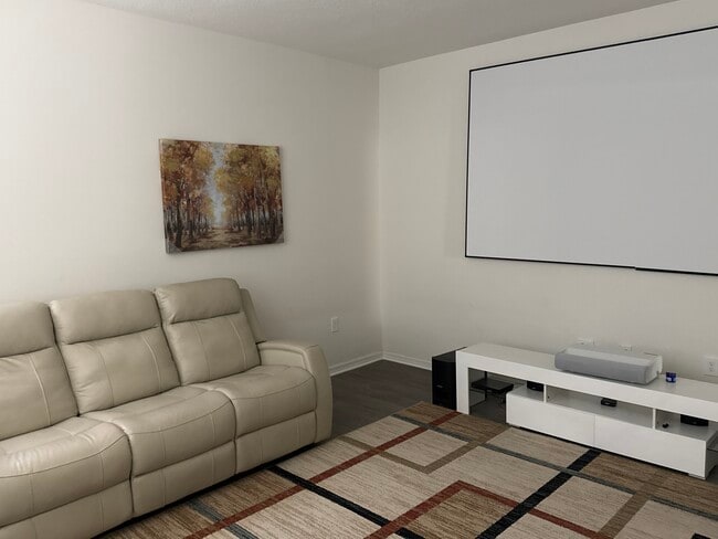 Building Photo - 12616 Salomon Cove Dr