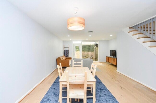 Building Photo - 615 Kipling St