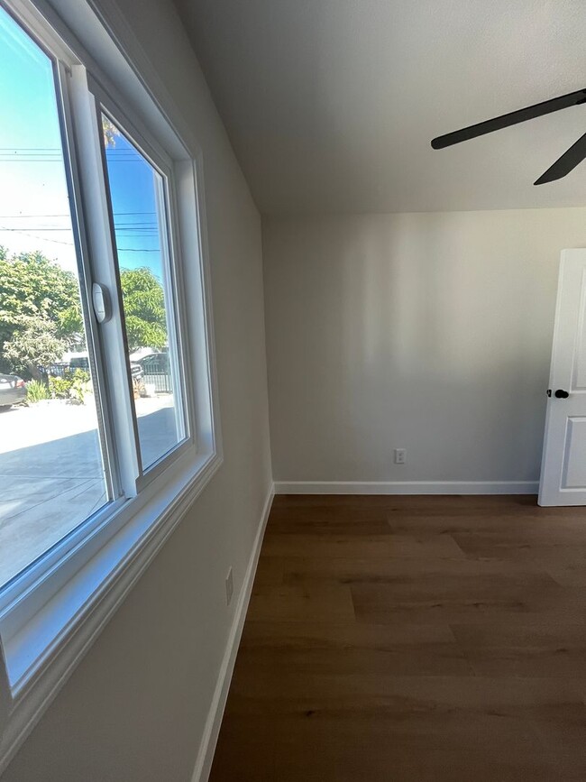 Building Photo - Beautifully Remodeled 2 Bed / 1 Bath Home ...