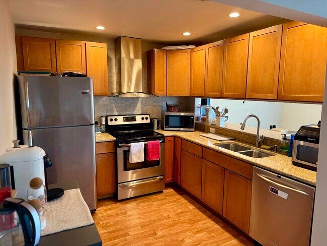 Building Photo - 835 Waterview Cir