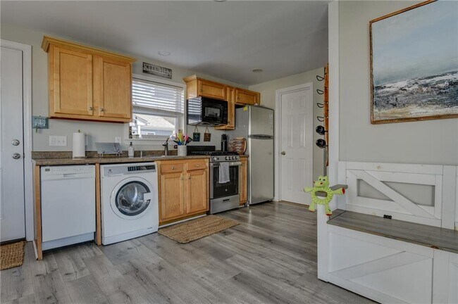 Building Photo - 20 Lane 2