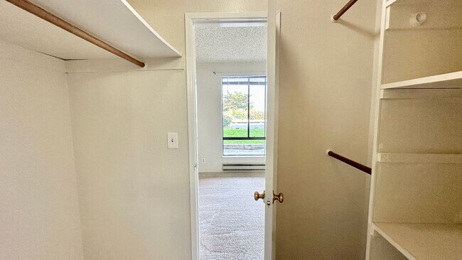 Building Photo - Water Views - Walk to the Water from your ...