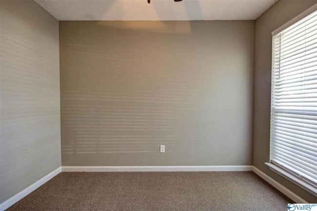 Building Photo - THREE BEDROOM/TWO BATH SPACIOUS RANCH - GR...