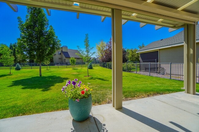 Building Photo - 1655 N Azurite Pl