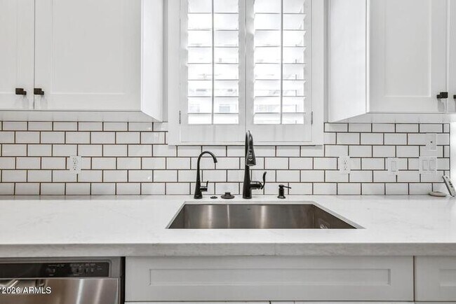 Building Photo - 3030 N 38th St