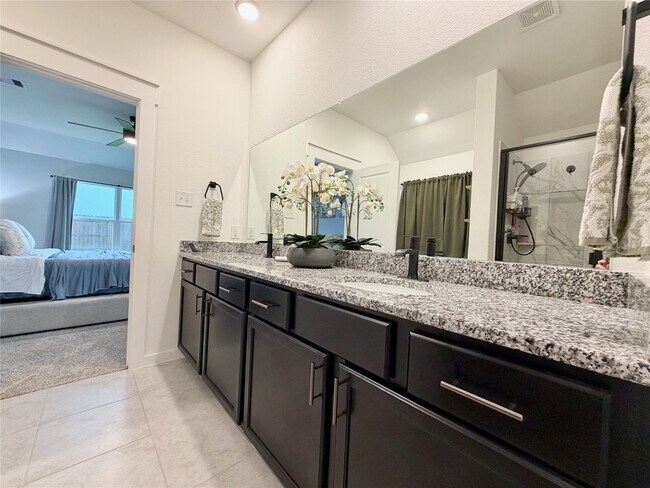 Building Photo - 4724 Peony Grn Dr