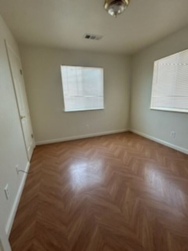 Building Photo - *Nice 3 BEDROOM House For $2100*