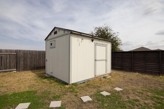 Building Photo - 202 Low Bramble Dr