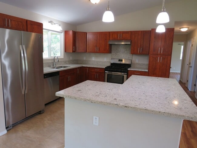 Building Photo - Newer 3 bedroom in HPP!