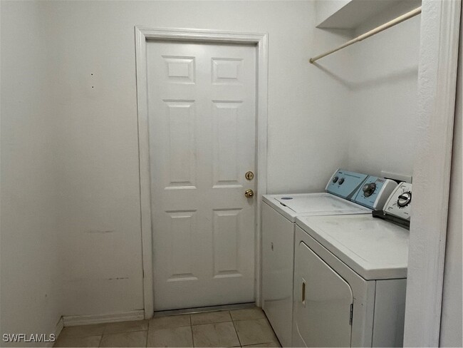 Building Photo - 209 SE 19th Ln
