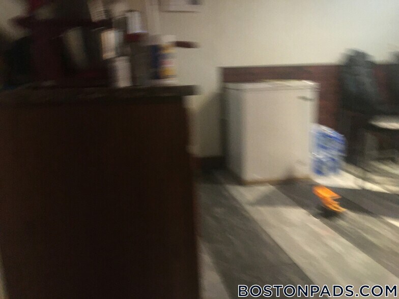 Building Photo - 96 Maple St