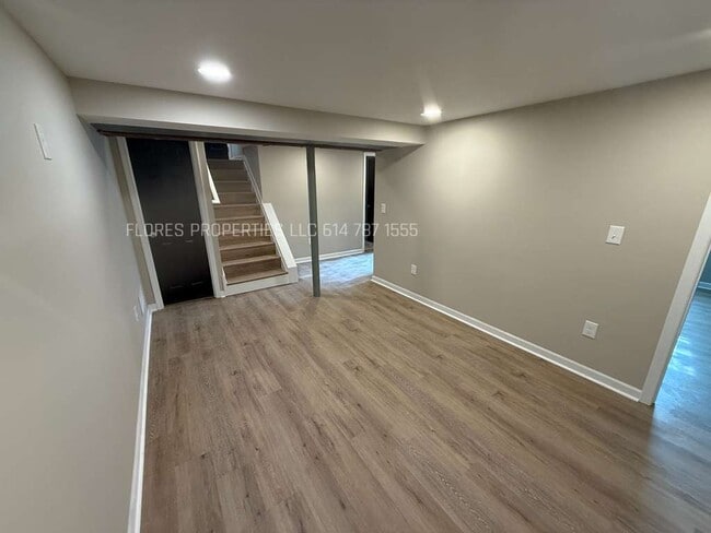 Building Photo - 4406 Glenmawr Ave