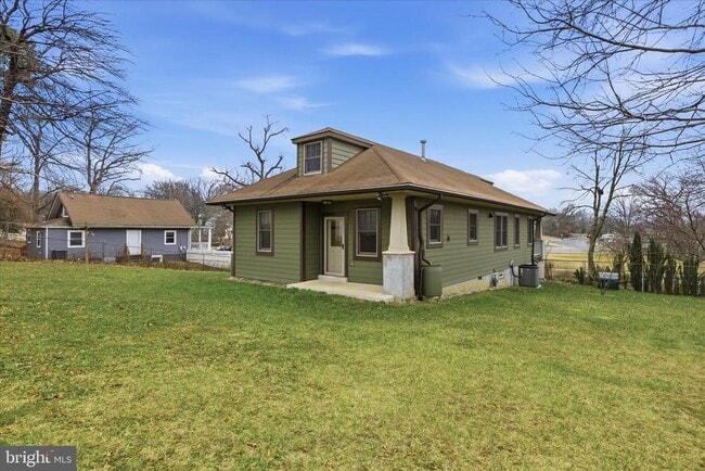 Building Photo - 2400 Valley Way