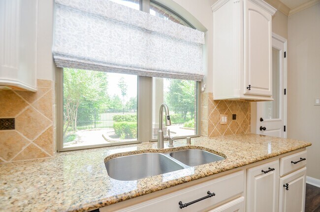 Building Photo - 42 N Knights Crossing Dr