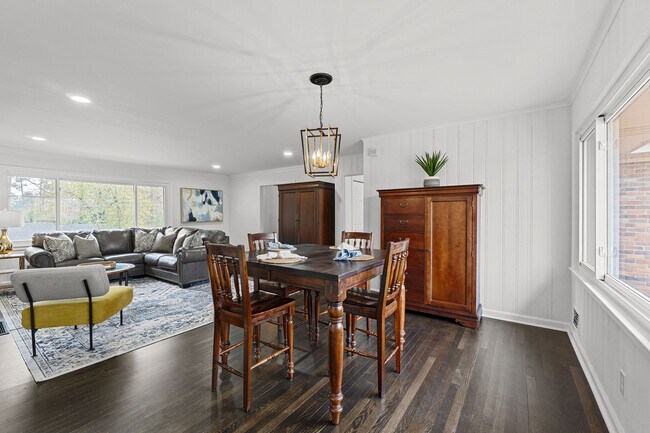 Building Photo - 743 Lancaster Rd