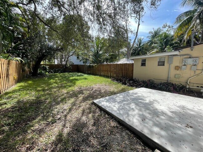 Building Photo - 410 SW 7th St