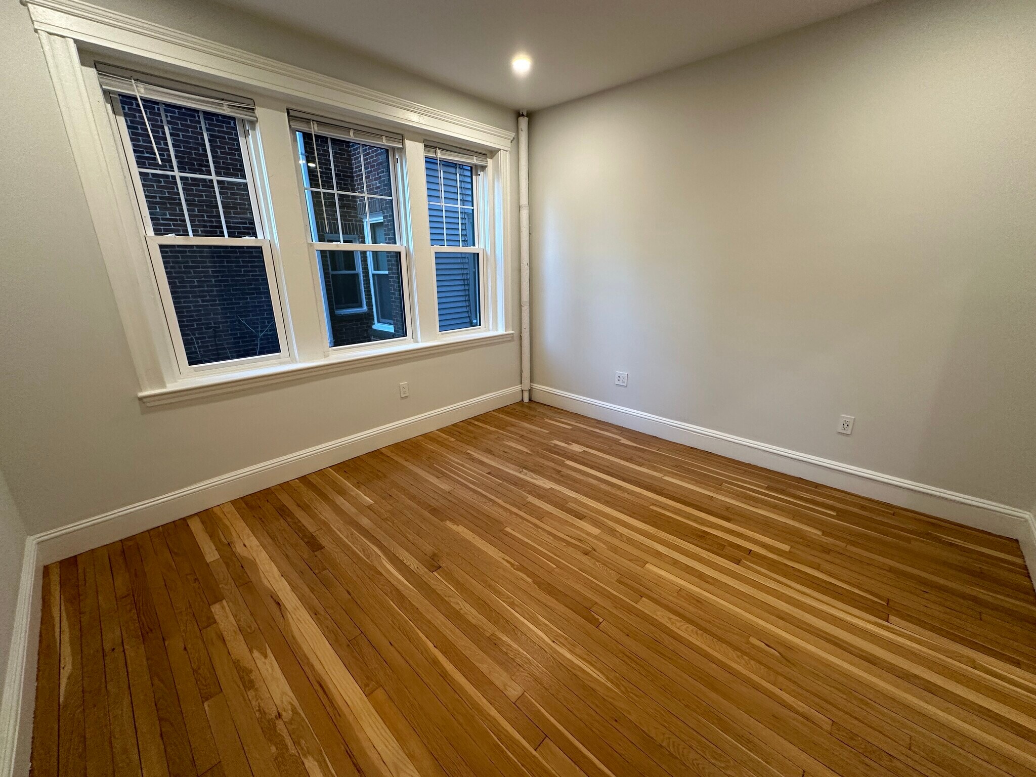 Building Photo - 22 Forest St