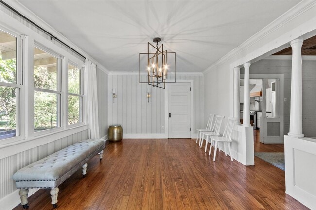 Building Photo - ASK ABOUT FREE RENT! Country Classic with Modern Convenience! Low maintenance!