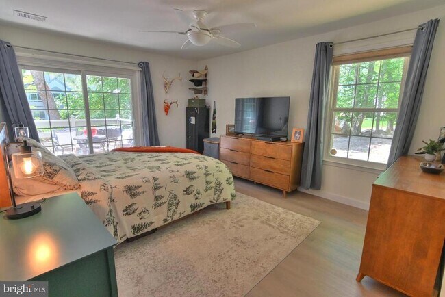 Building Photo - 2220 Springwood Dr