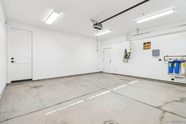 Building Photo - 2948 Copley Ave