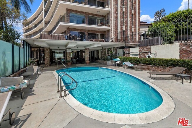 Building Photo - 2260 N Cahuenga Blvd