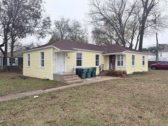 Building Photo - 620 N Walnut St