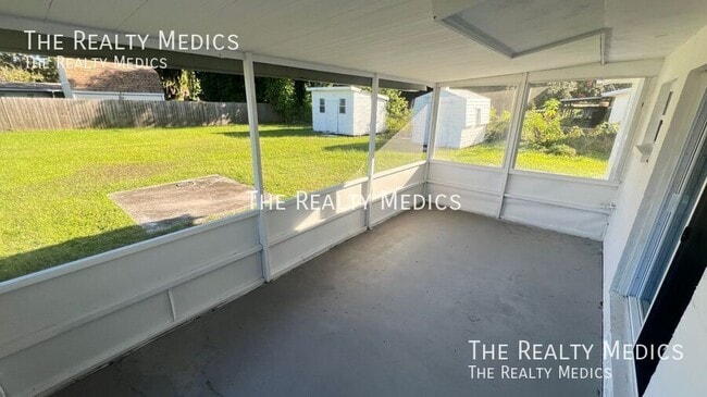 Building Photo - 2530 N Palm Dr