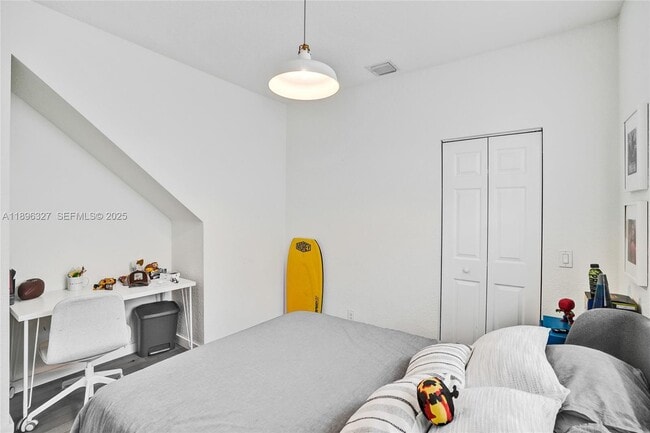 Building Photo - 1725 Winterberry Ln