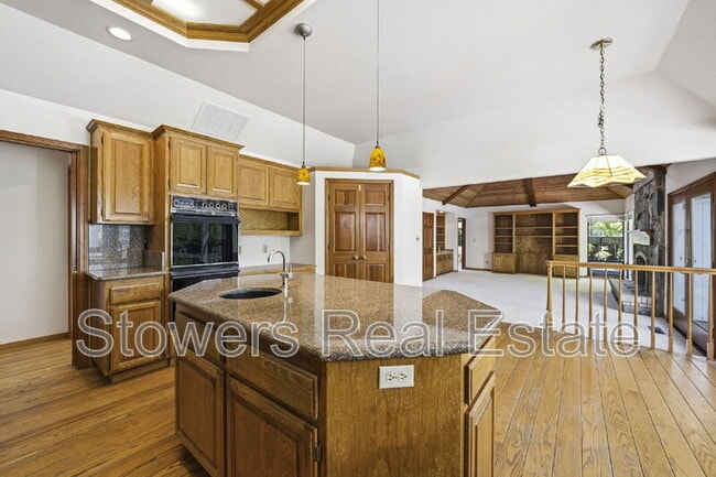 Building Photo - 618 Banister Ln